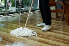  Commercial retail cleaning