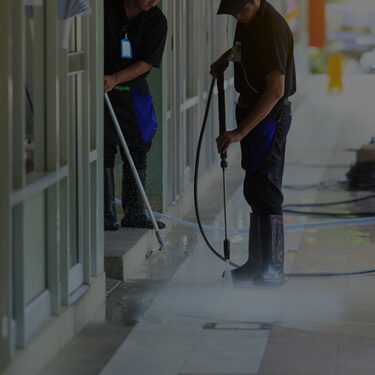 Commercial cleaning: pressure washing
