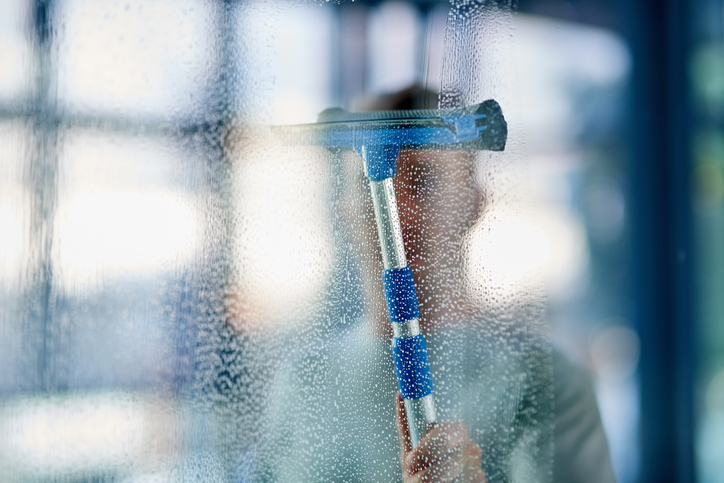 how much does it cost to clean residential windows